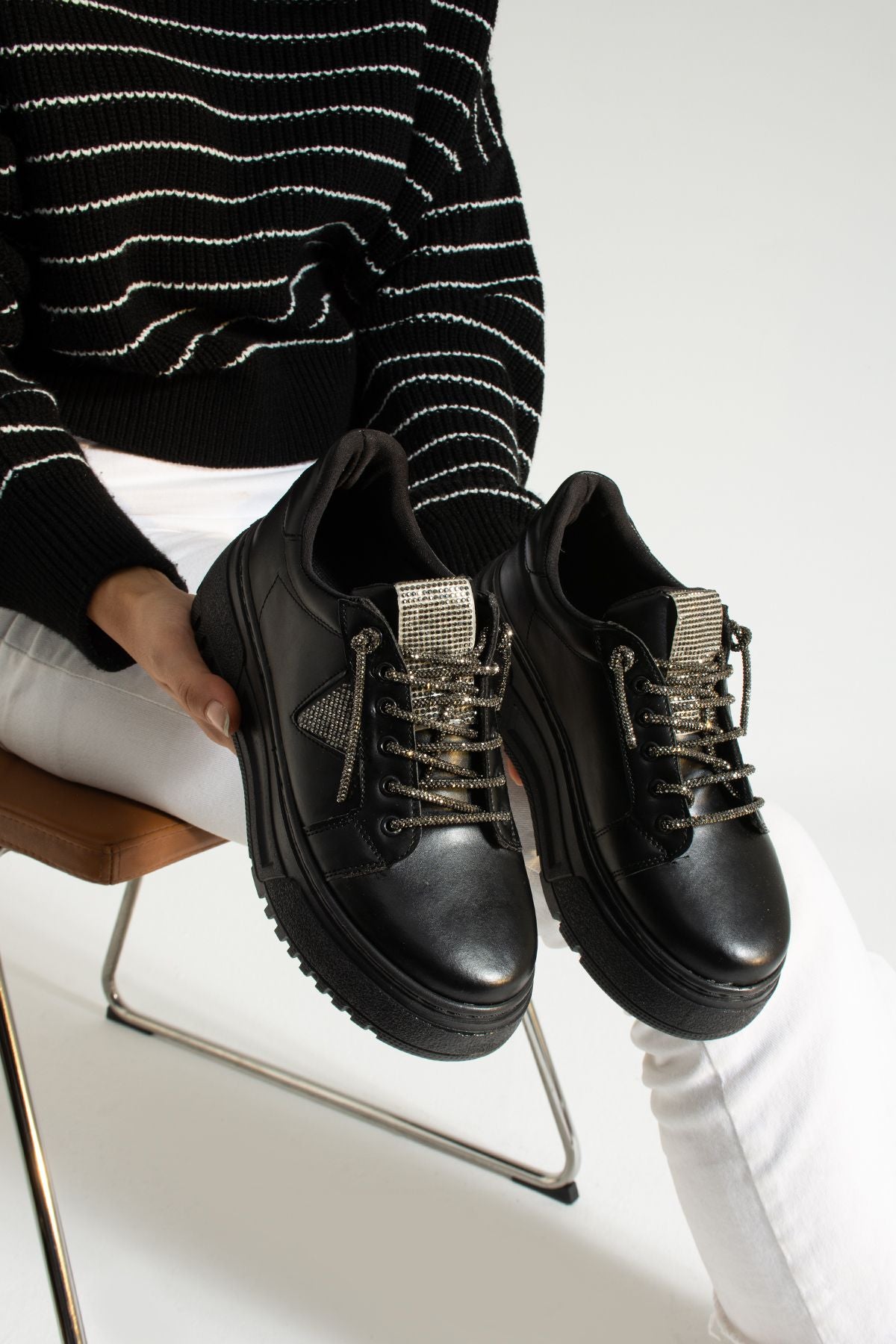 AKYA KADIN KALIN TABAN TAŞLI BAĞCIKLI SNEAKER