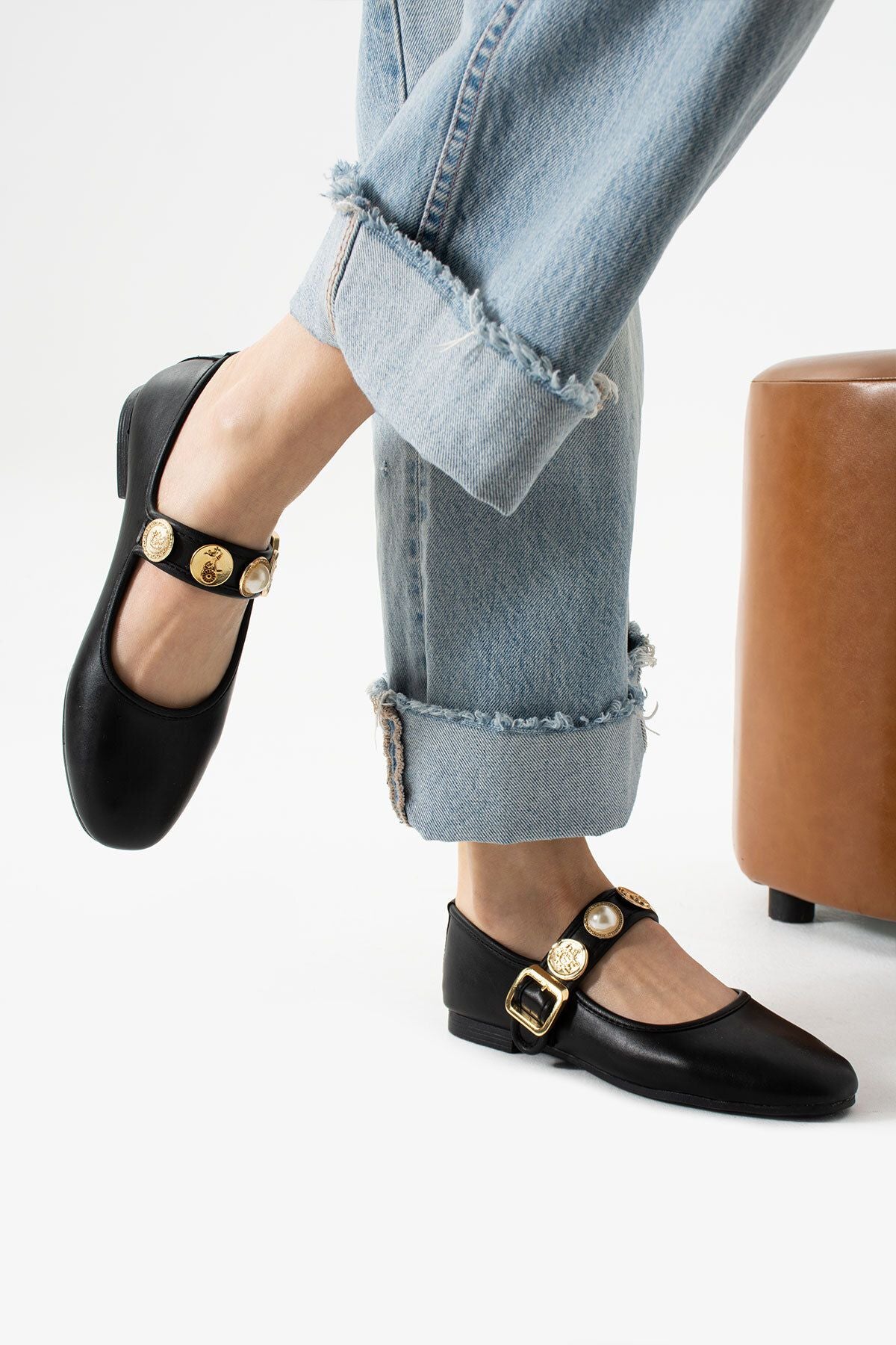 Dua cilt yuvarlak burun aksesuar detay düz taban günlük kadın babet