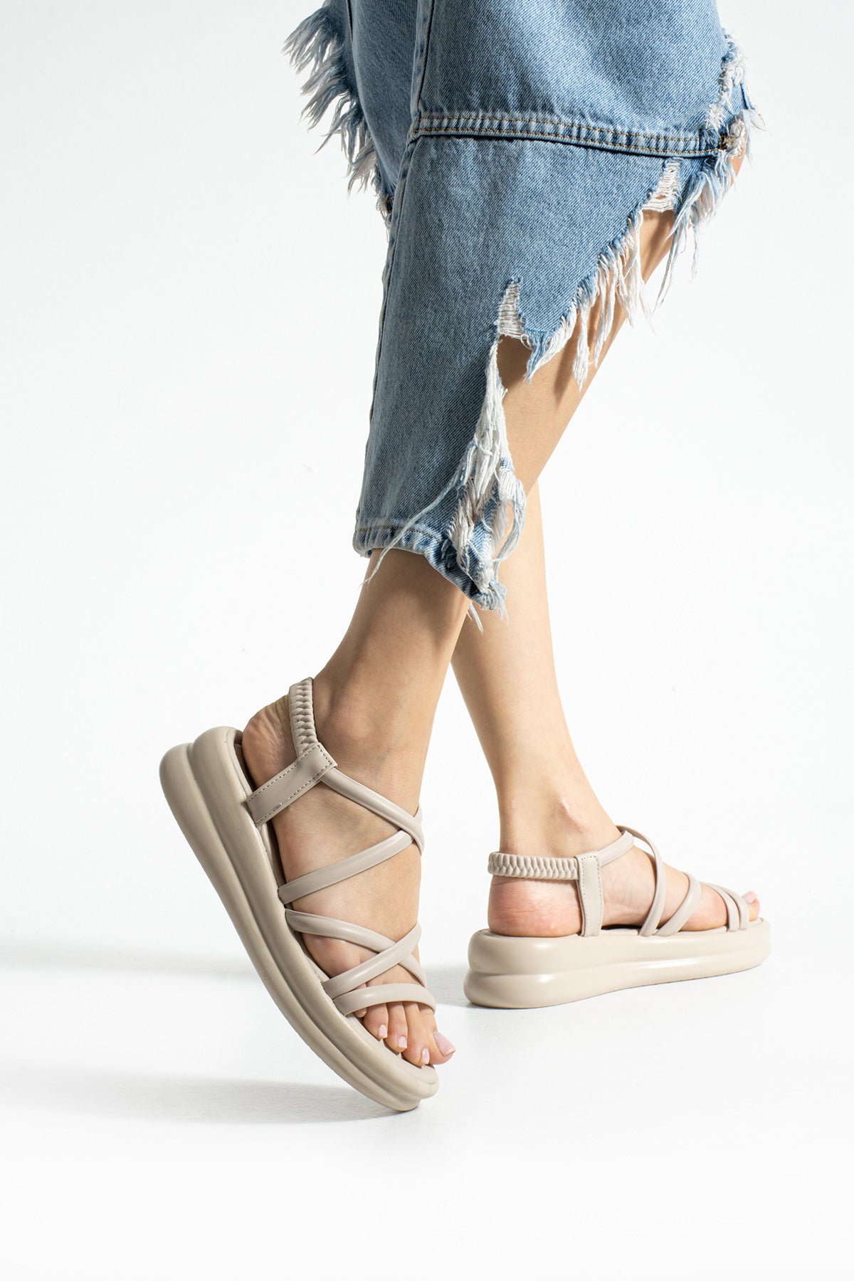 Farah Yüksek Taban Biye Detaylı Kadın Sandalet