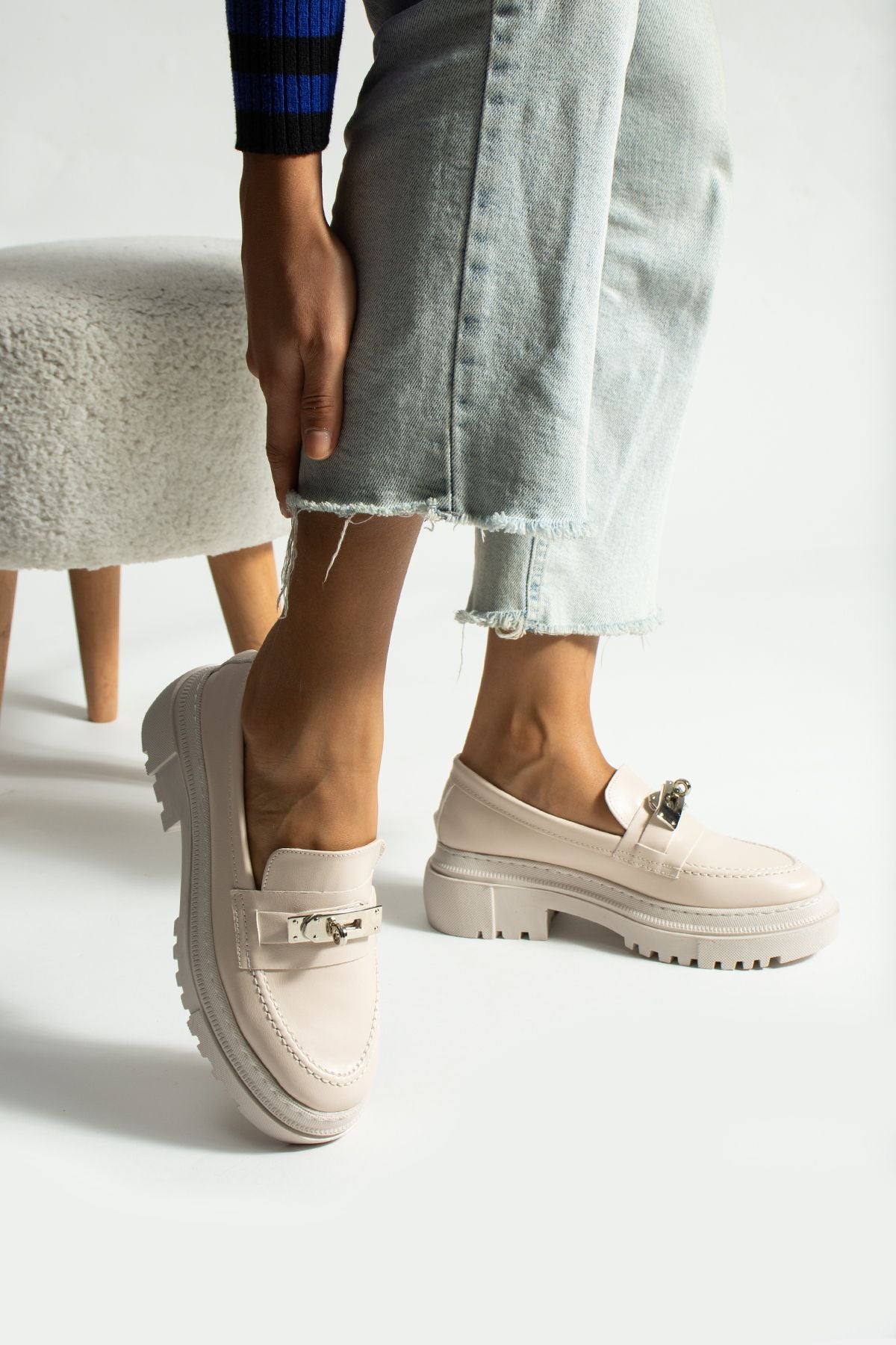 KADIN KİLİT TOKA DETAYLI LOAFER CİLT AYAKKABI