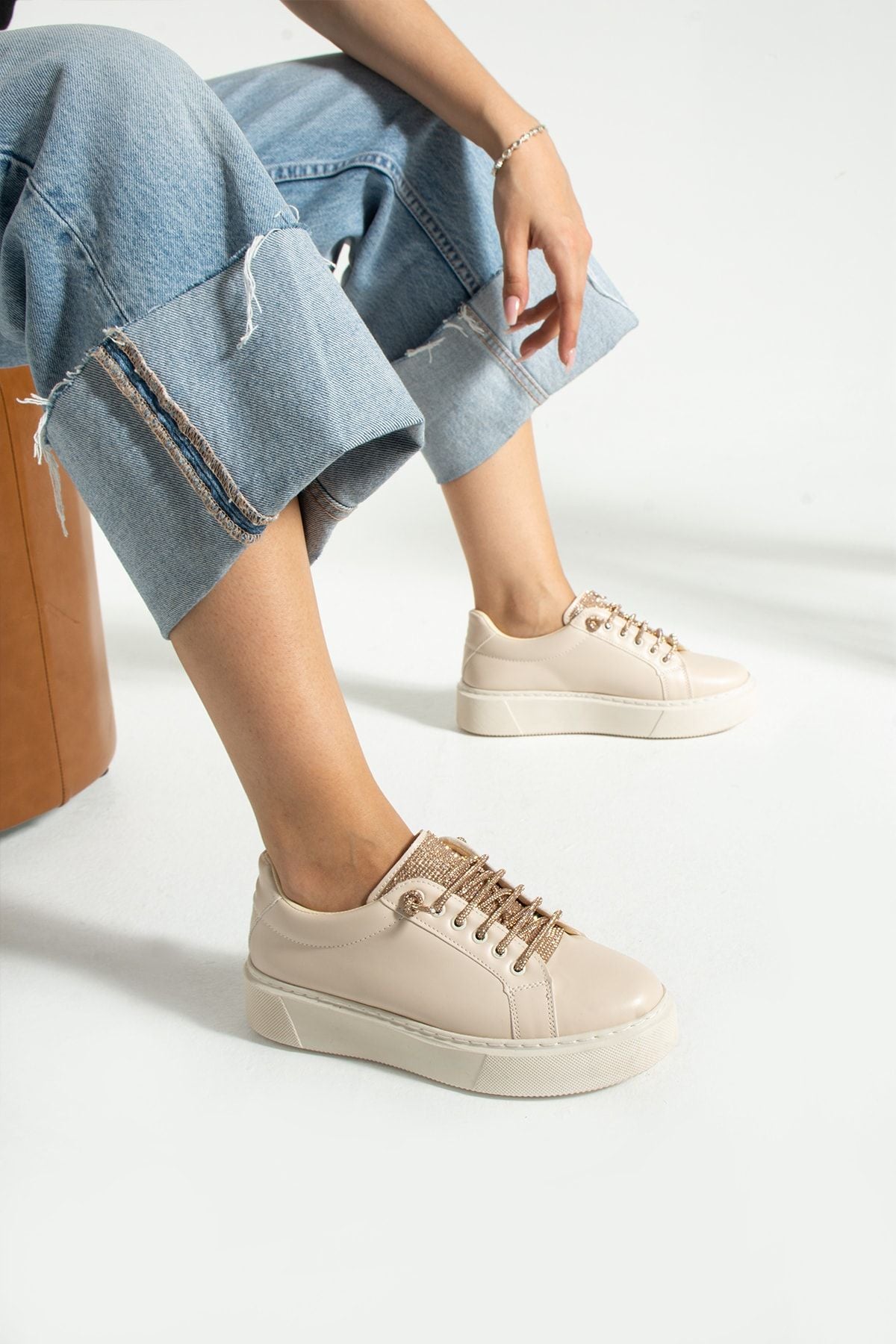 Kadın Taş Detaylı Yüksek Taban Bağcıklı Taşlı Sneaker Spor Ayakkabı