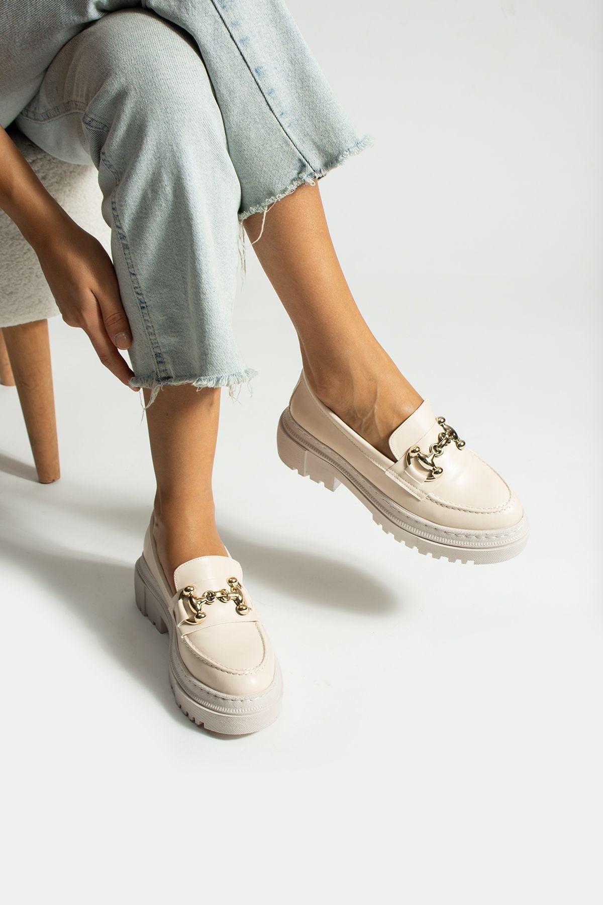 KADIN TOKA DETAYLI LOAFER CİLT AYAKKABI