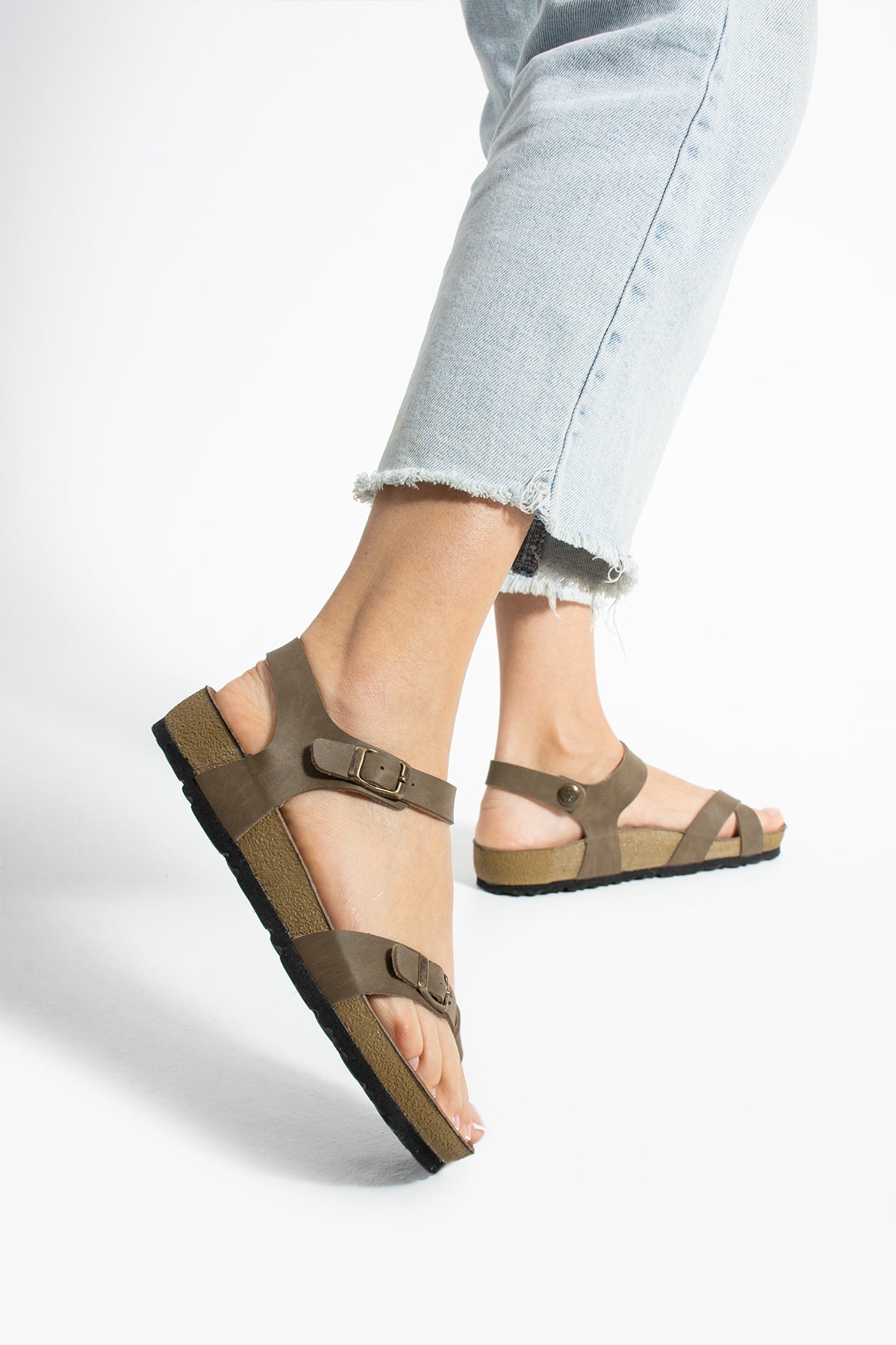 Larina Parmak Arası Kadın Günlük Sandalet