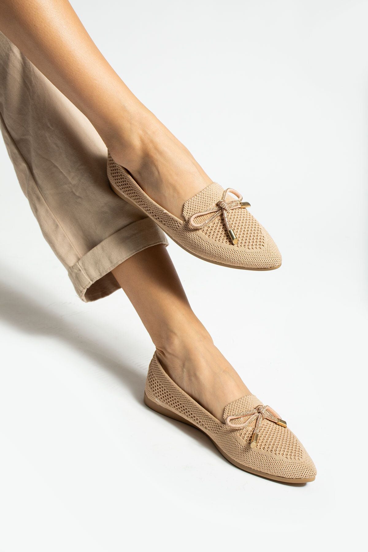 Sivri burun şık bıyık tokalı kadın babet ev babeti