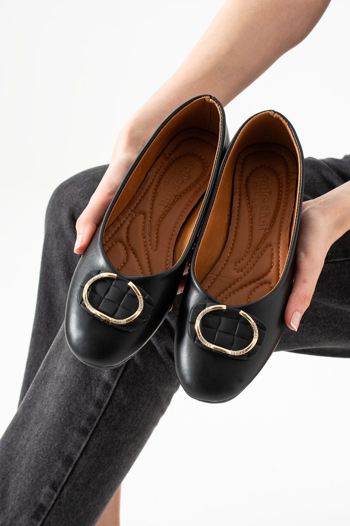 Toya toka aksesuarlı cilt düz taban günlük kadın babet